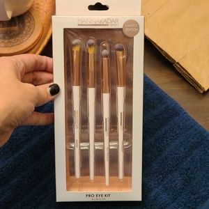 Eyeshadow brushes